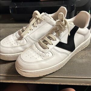 Victoria Leather White and Black Sneakers - Size‎ 40 9/9.5
